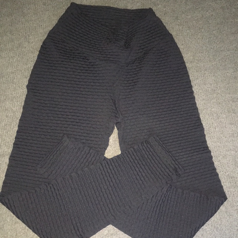 CLS textured scrunch bum leggings